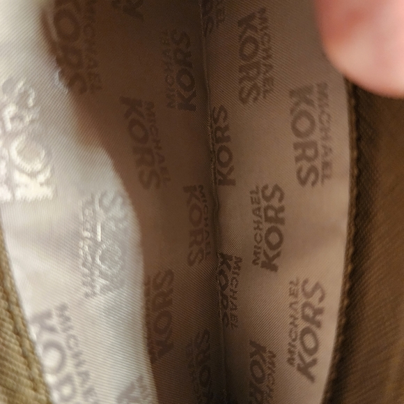 MICHAEL KORS Tri Fold Wallet - Picture 8 of 11